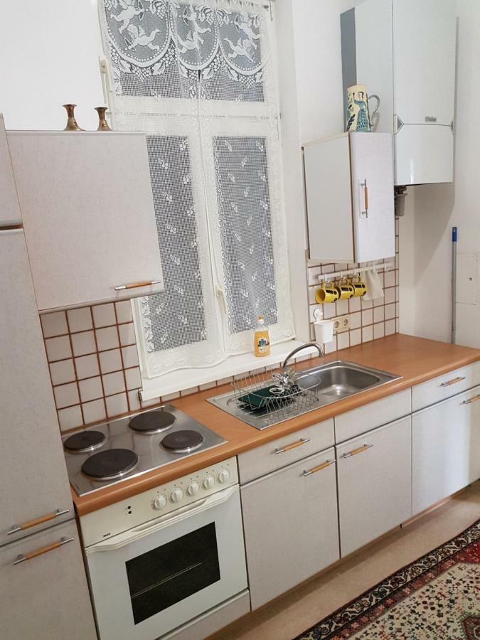 Gerald's 10 Apartment
