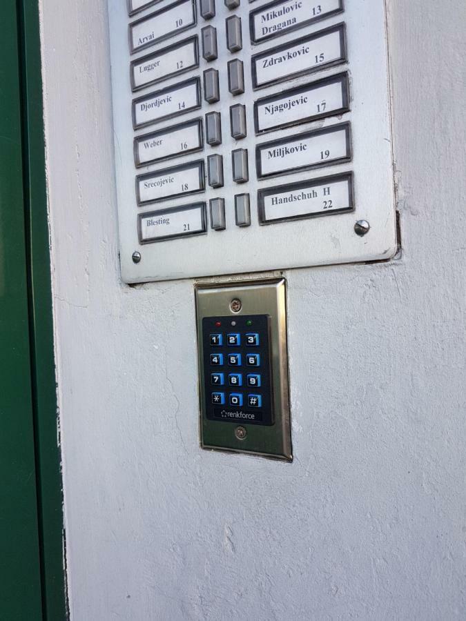 Gerald's 10 Apartment