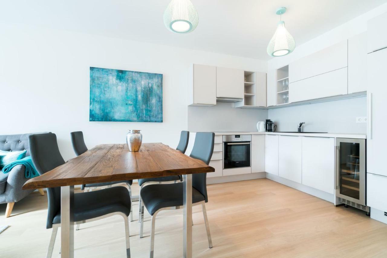 | Spacious Serviced In Directly At The U4 *