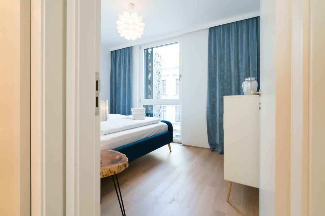 Apartment | Spacious Serviced In Directly At The U4 *