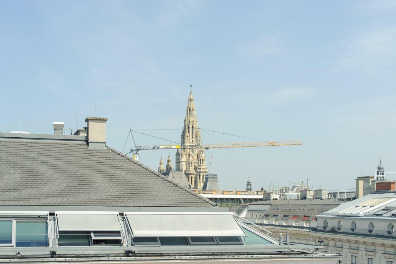 Living - Rathaus * Vienna