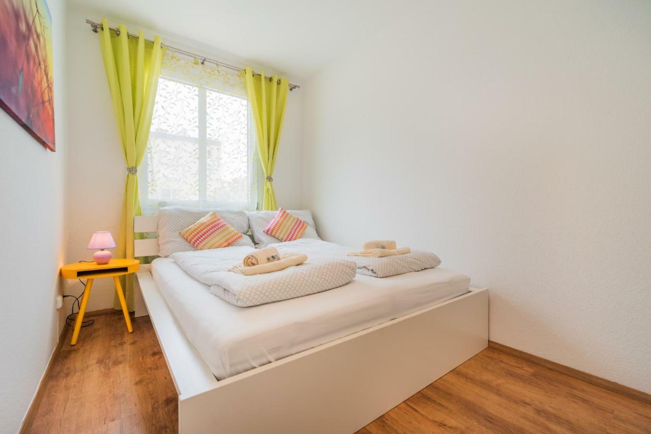 Apartment 10 Min. Downtown - 2 Bedrooms - Parking *