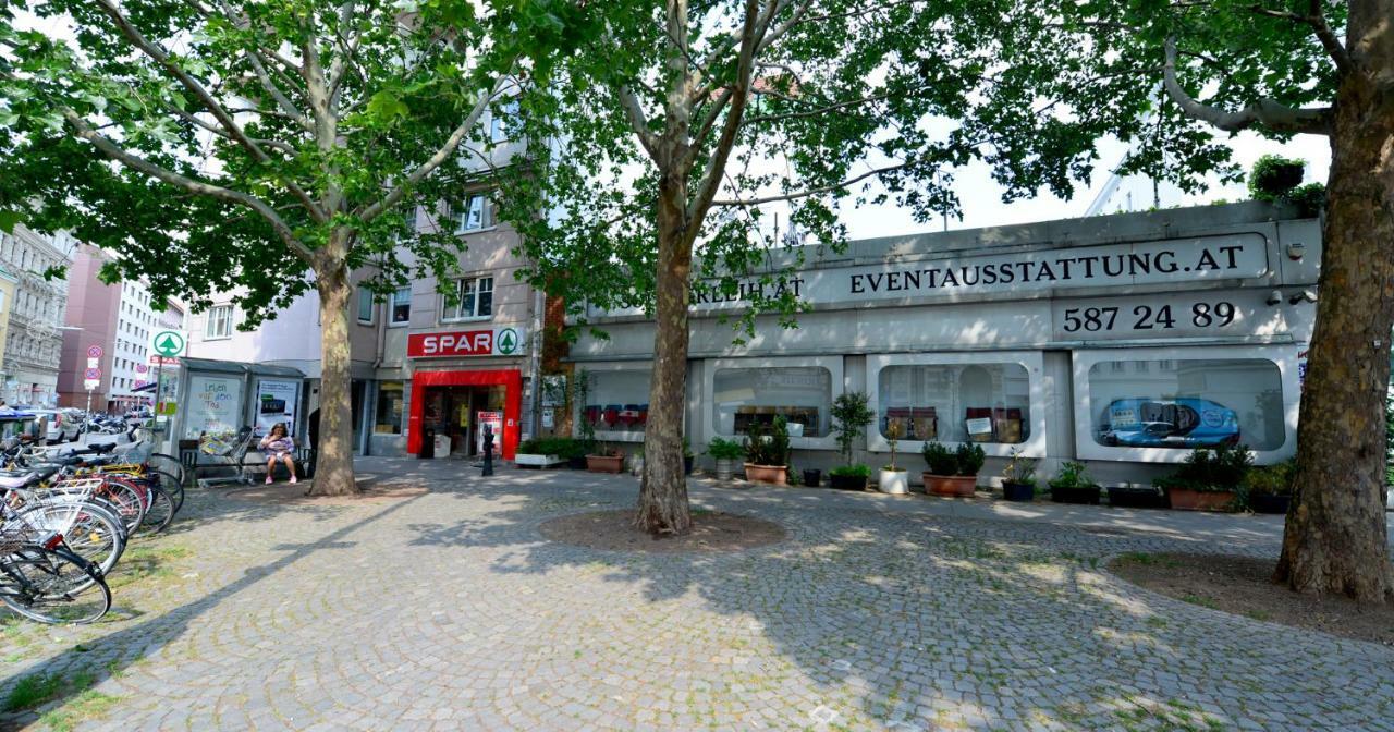 Charming With Balcony In Hip & Trendy Margareten