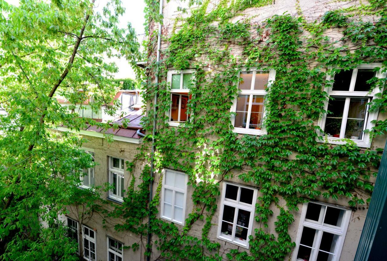 Charming With Balcony In Hip & Trendy Margareten