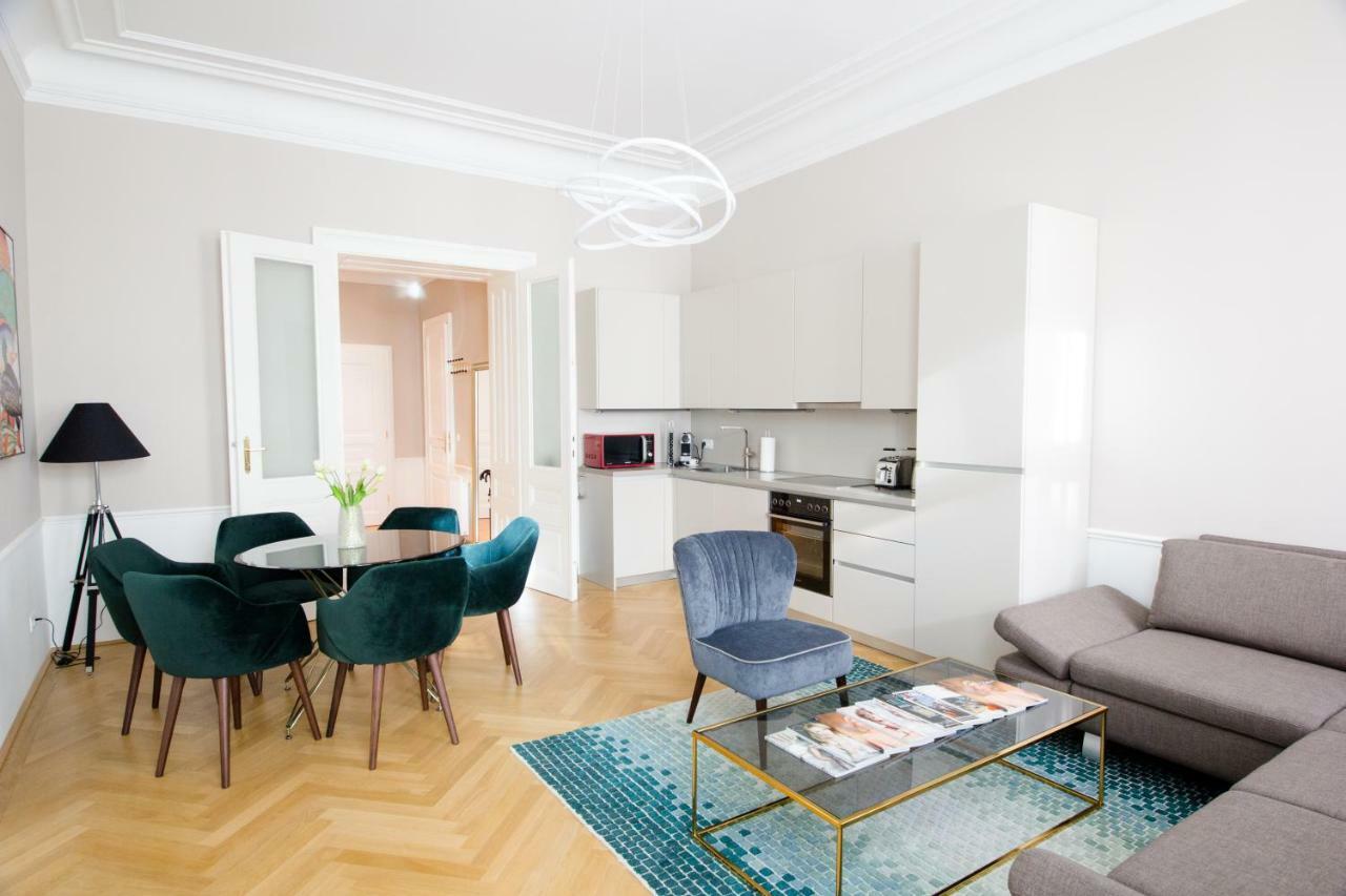 Apartment Urania - Mai's