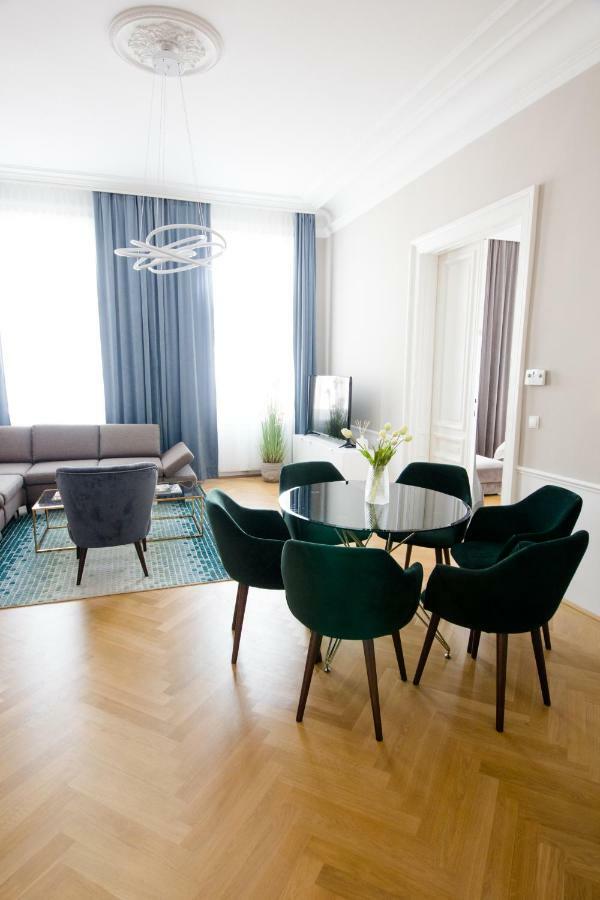 Urania - Mai's Apartment *