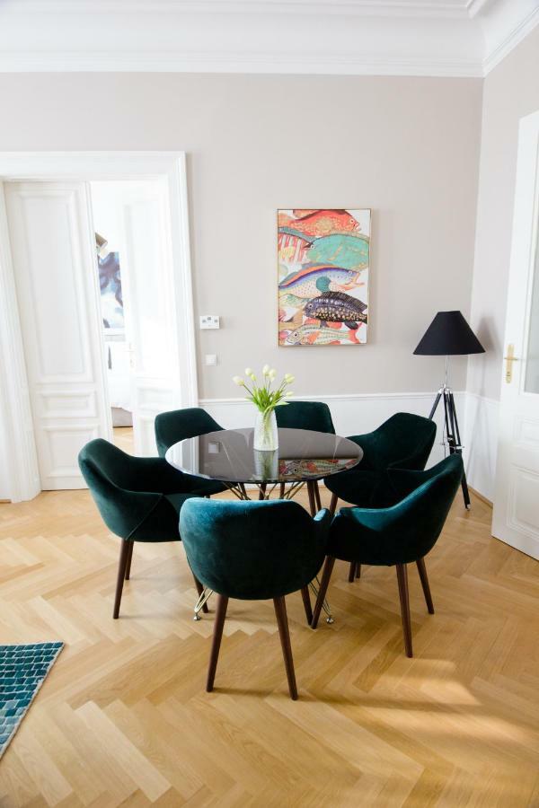 Urania - Mai's Vienna