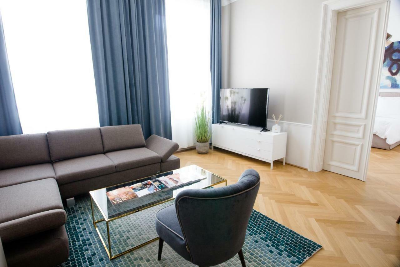 Urania - Mai's Vienna
