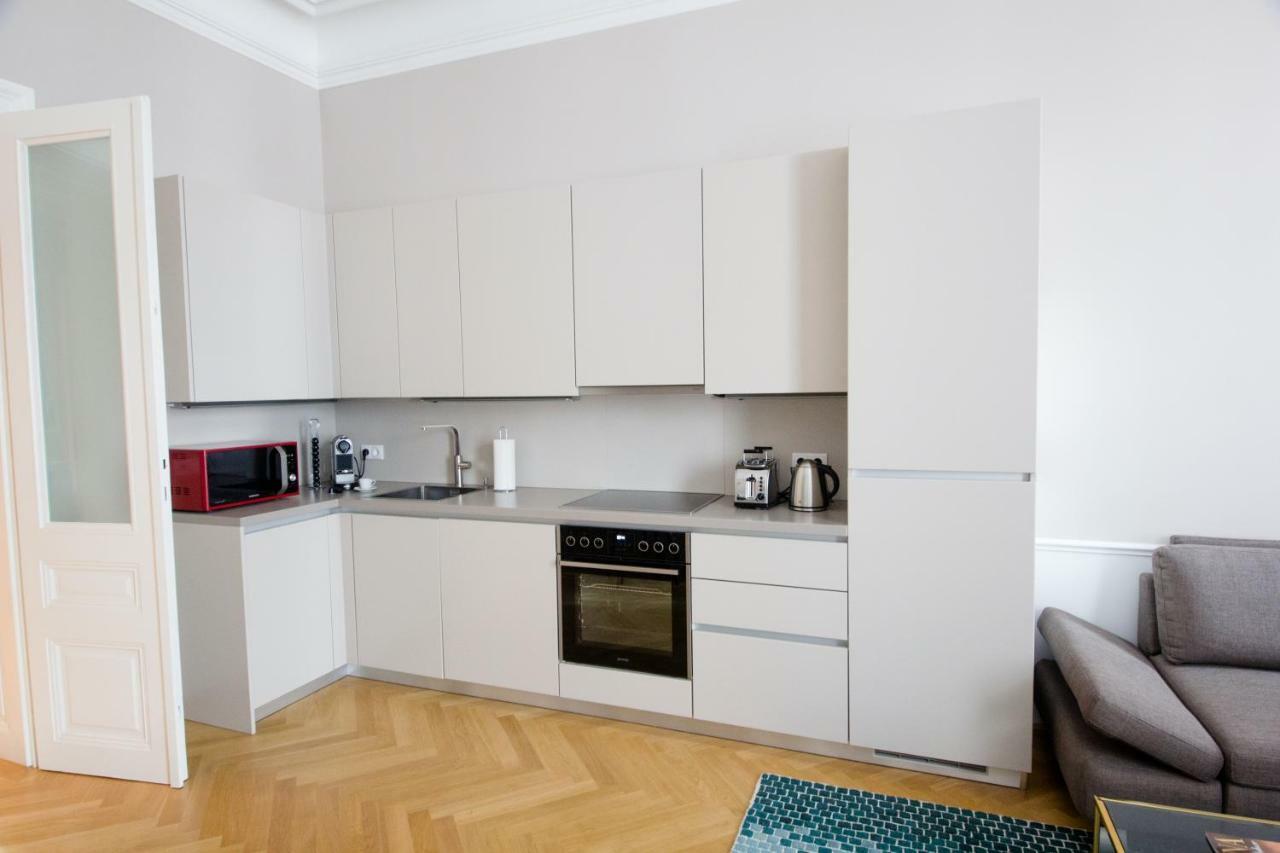 Urania - Mai's Apartment