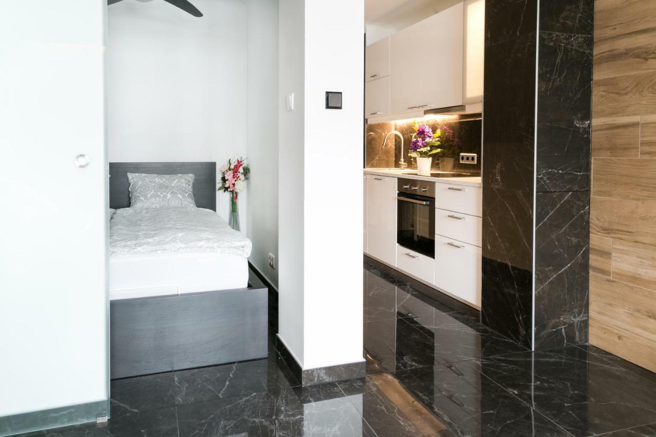 Supreme Studio Apartment *