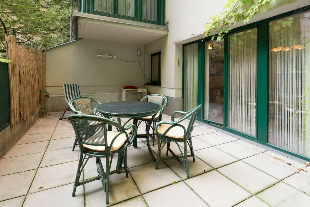 Relaxing Terrace In Lively Area Apartment