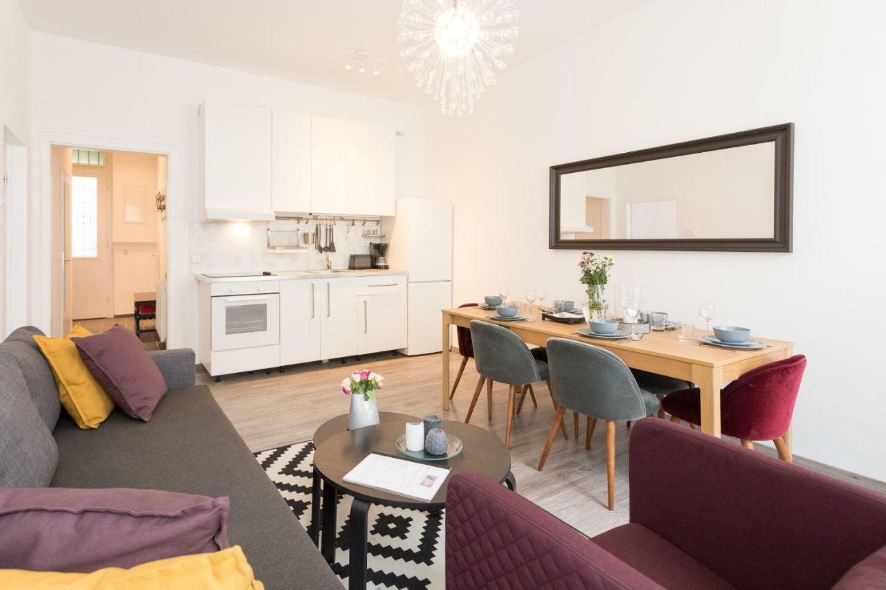 Goodman's Iv Apartment