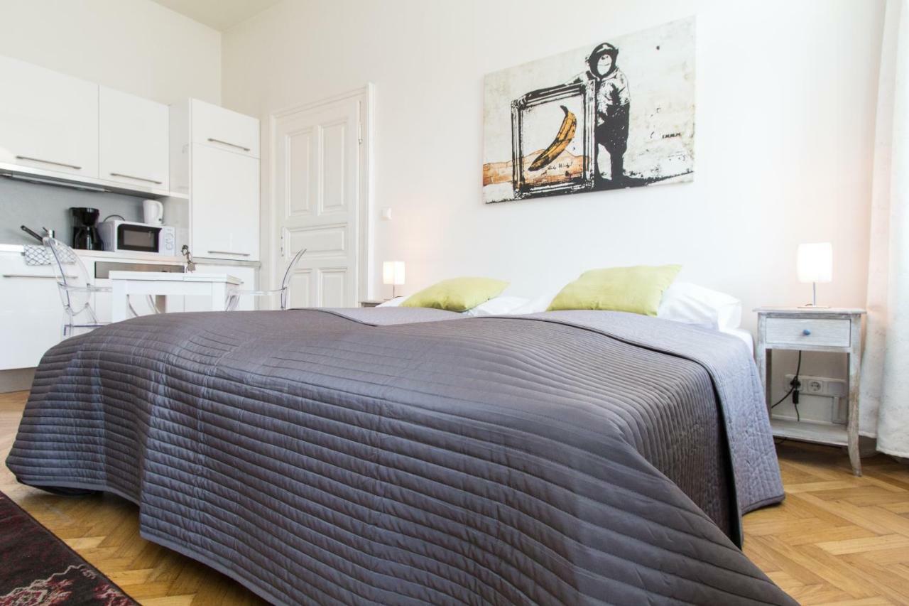 Design I Contactless Check-in Apartment