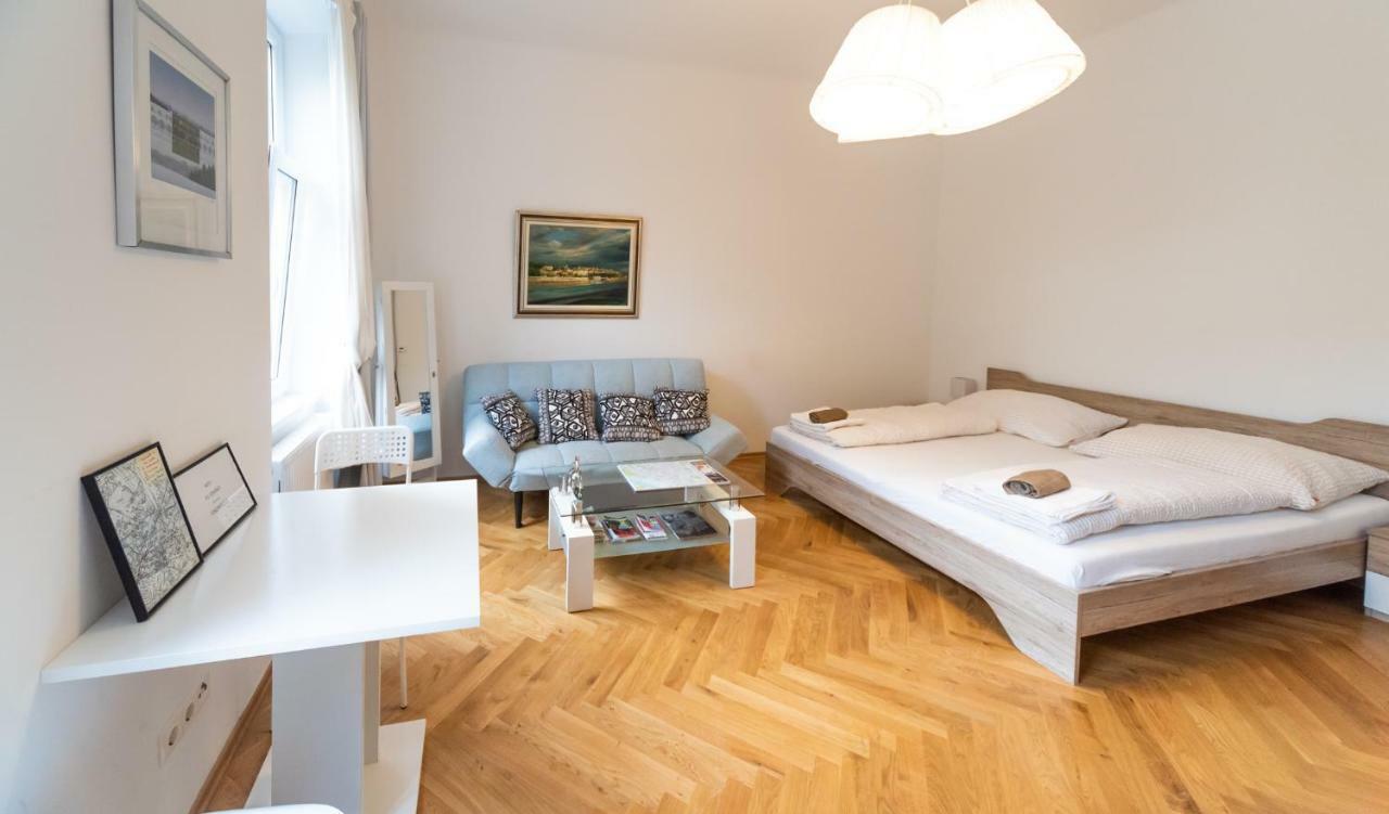 Prater Studio Next Fair, Un, Wu And City Center *