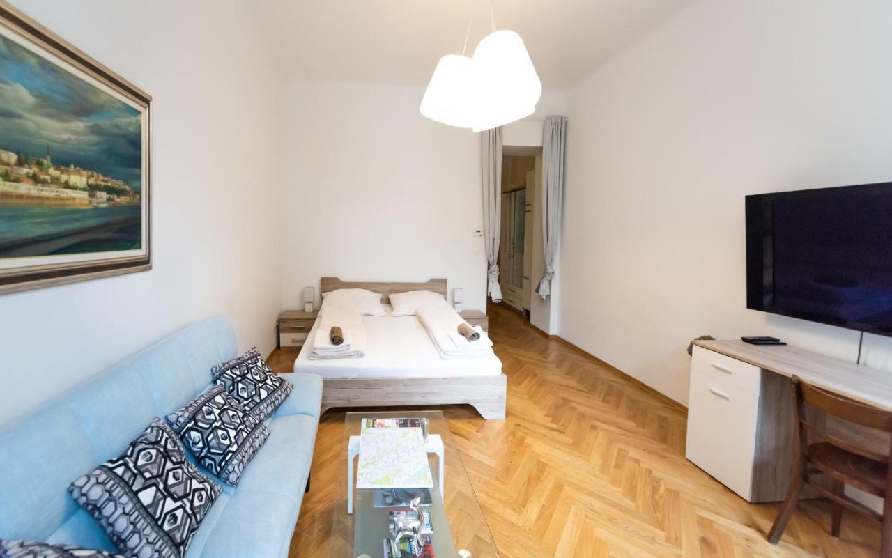 Prater Studio Next Fair, Un, Wu And City Center * Vienna