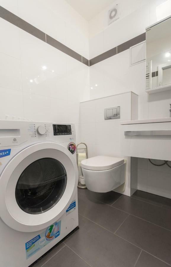 Apartment Spacious With Balcony Vienna