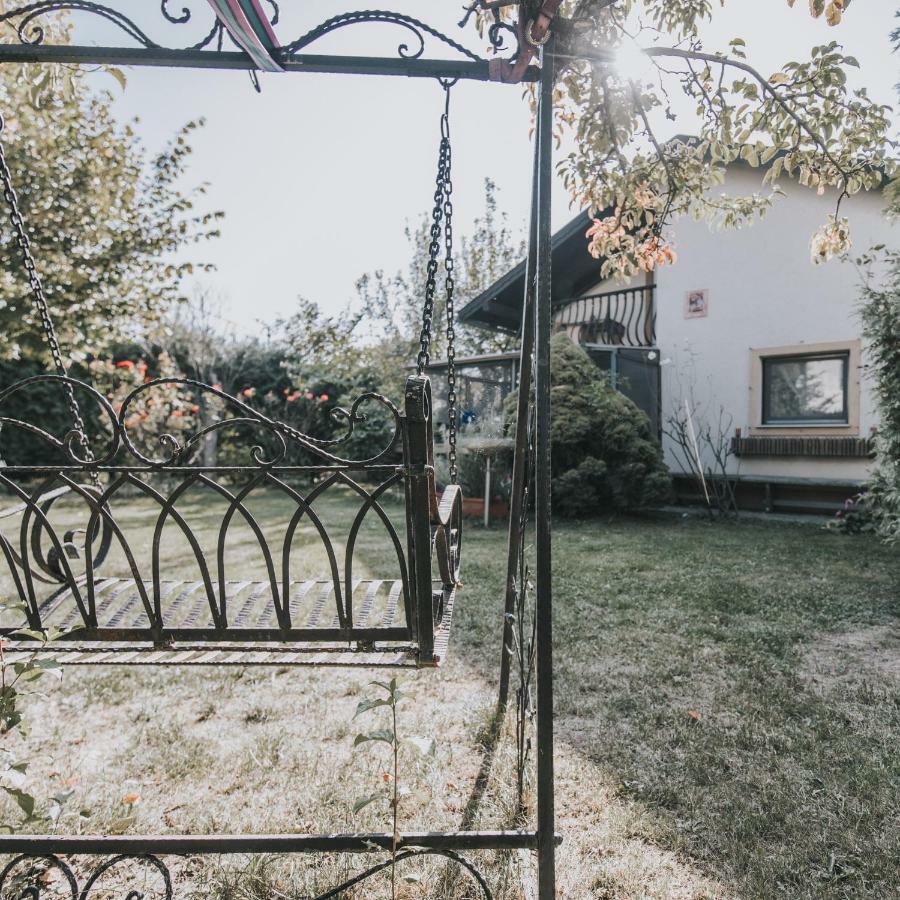 Apartamento Garden House With Parking Lot