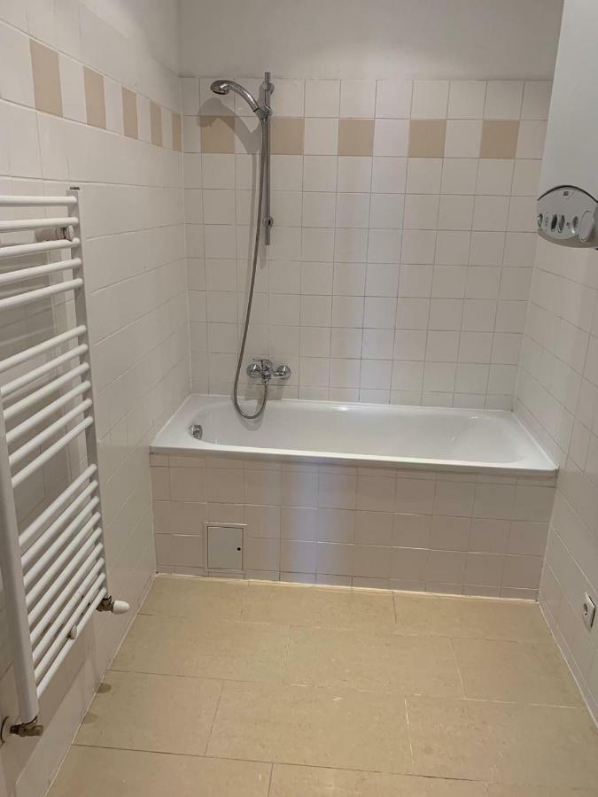 Living 1090 Apartment