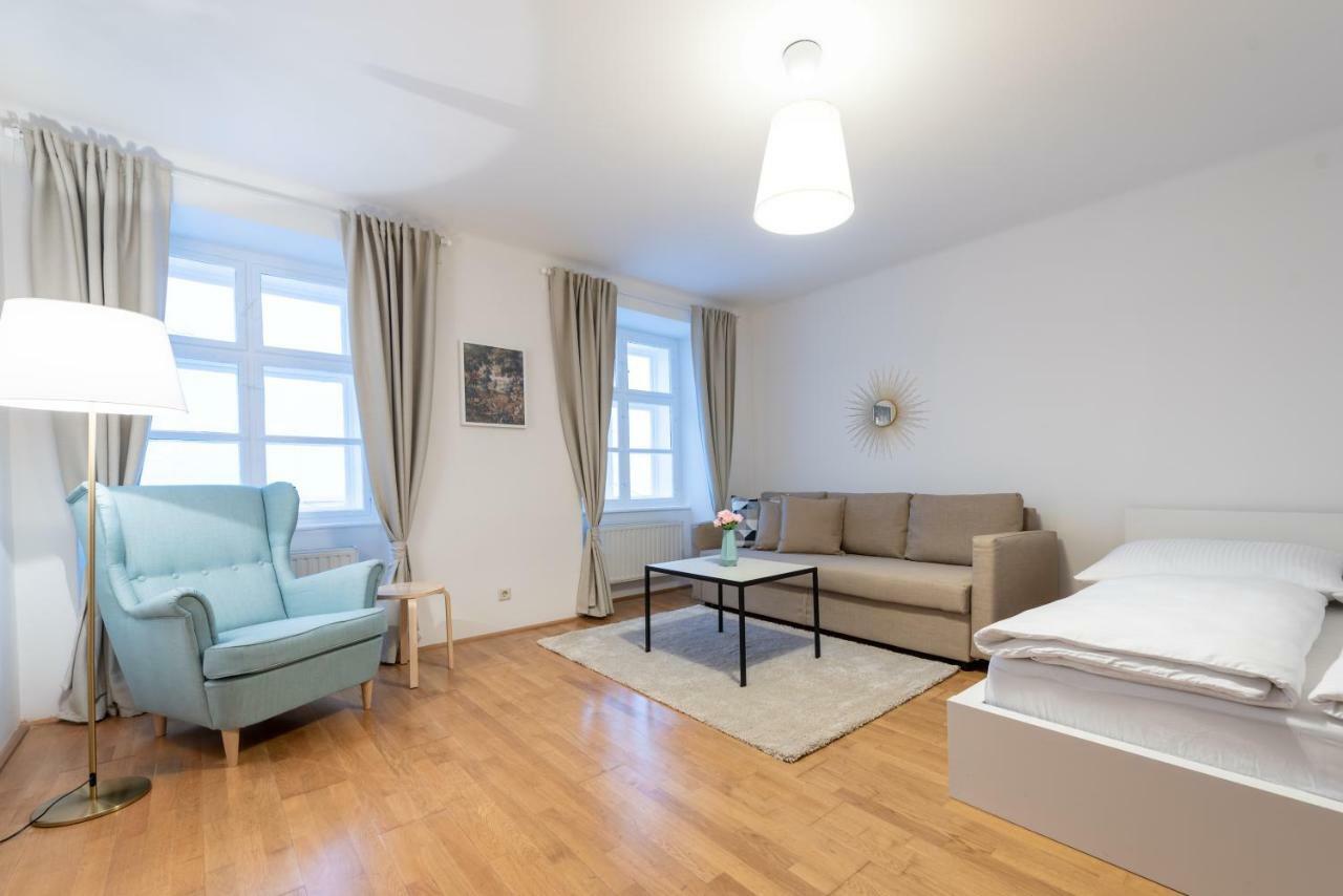 Beautiful City At Famous Ballgasse Apartment *