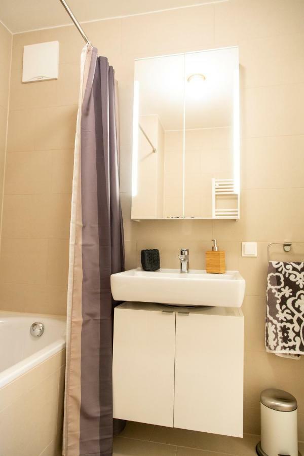 Cozy & Cool * 5 Min To City Center Apartment