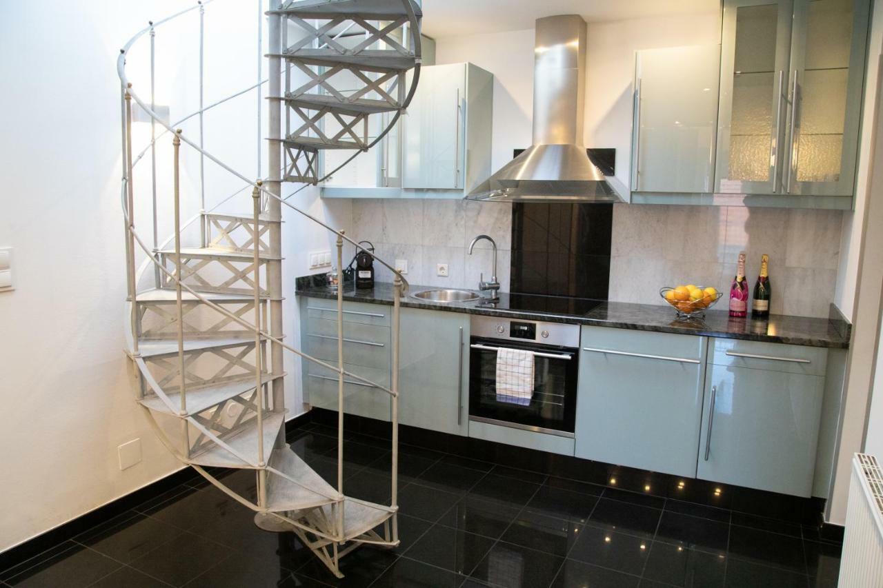 Easy Penthouse