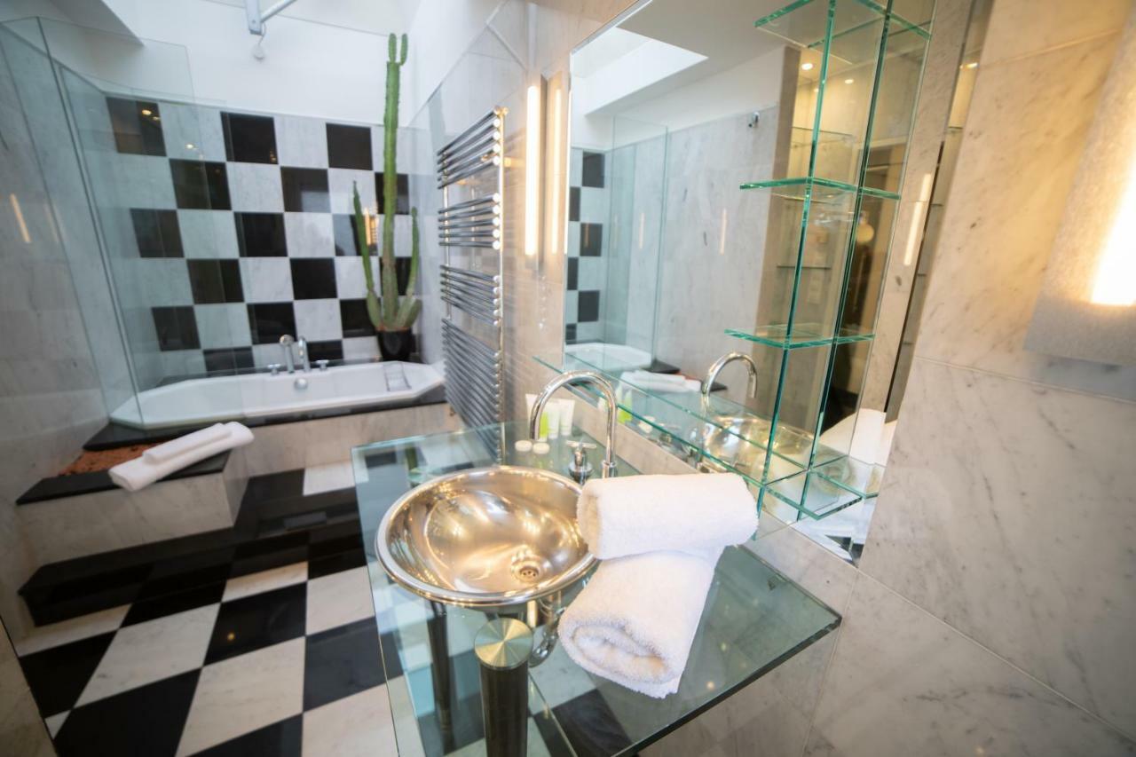 Easy Penthouse