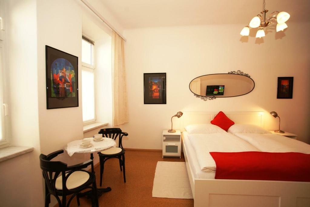 Freundliches Mit Innenhof-garten Apartment *
