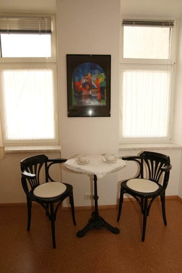 Freundliches Mit Innenhof-garten Apartment