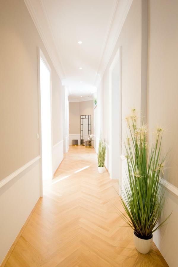 Apartment Urania - Mai's *