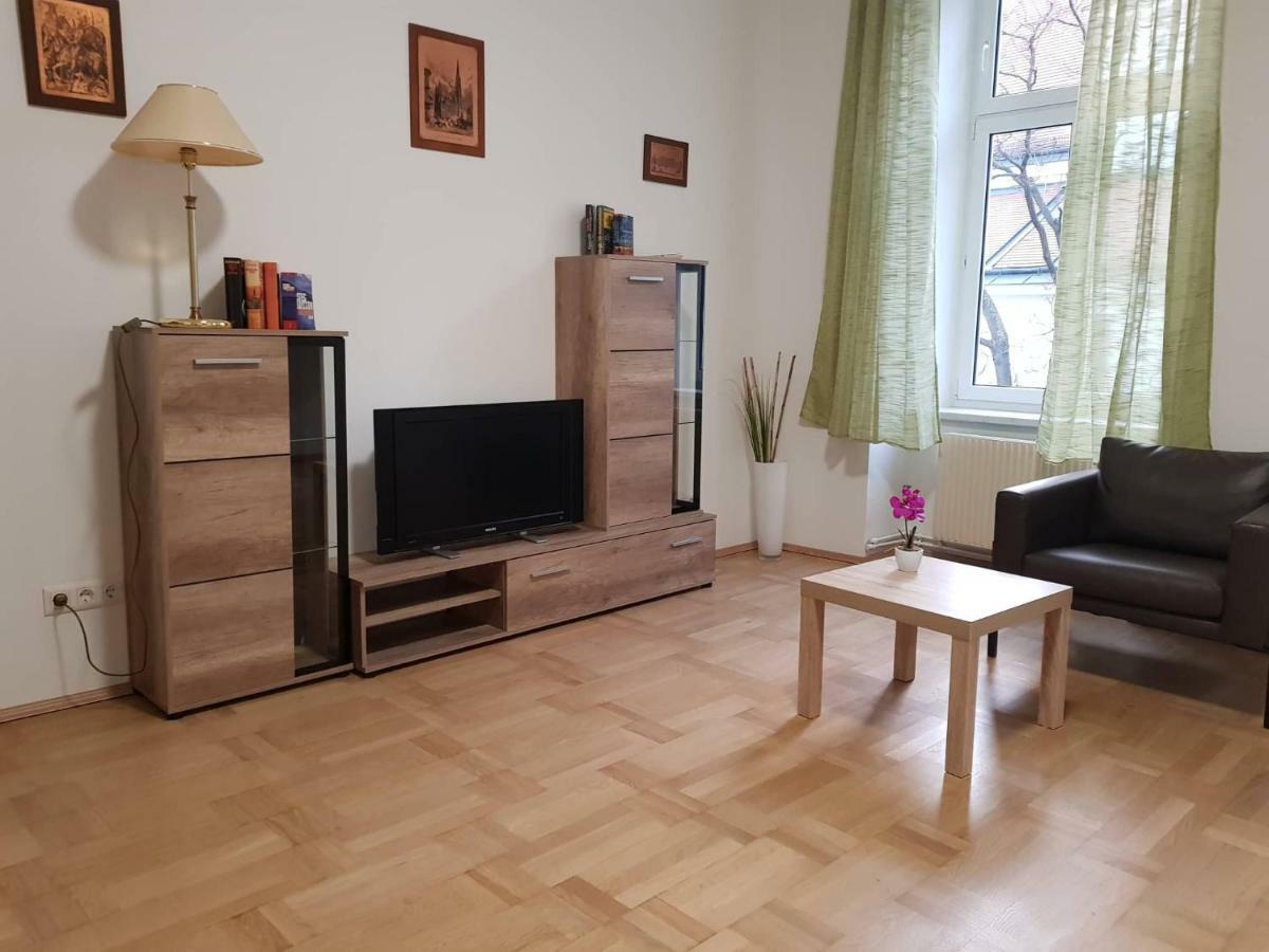 Schloessel 26/16 * Viena