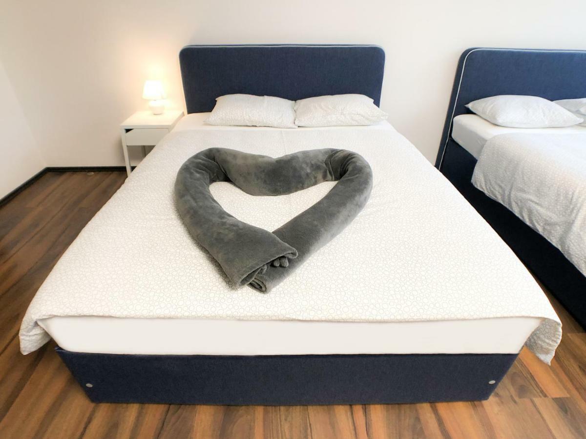 Apartment Vips *