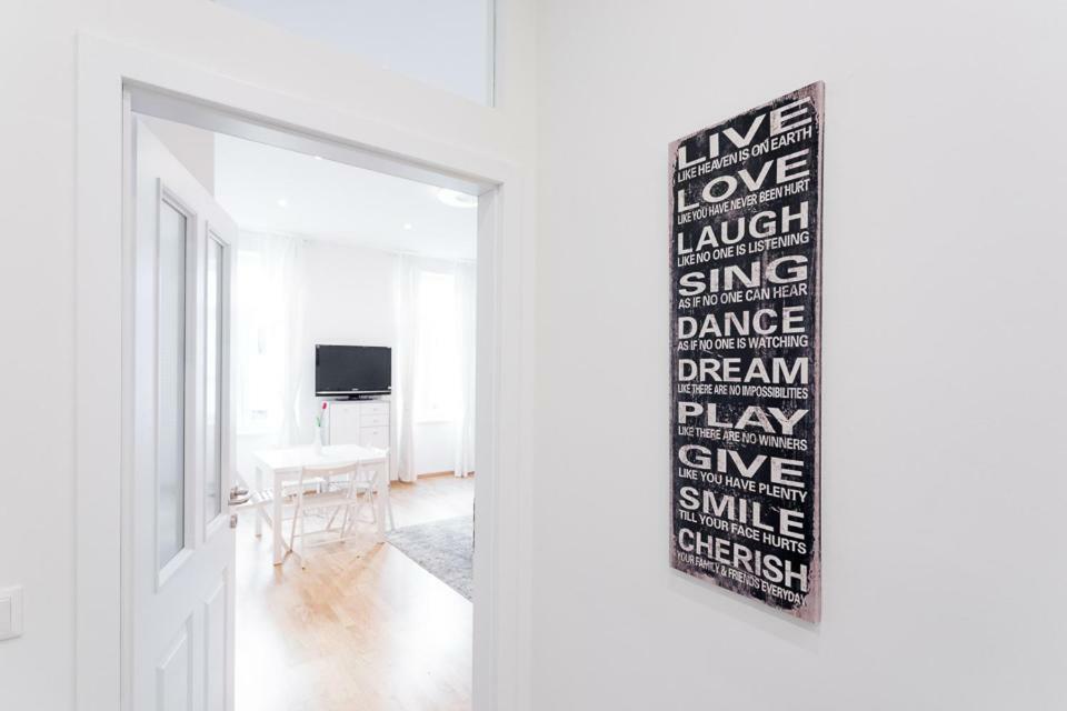 Apartment Bright Red Heart In Leopoldstadt *