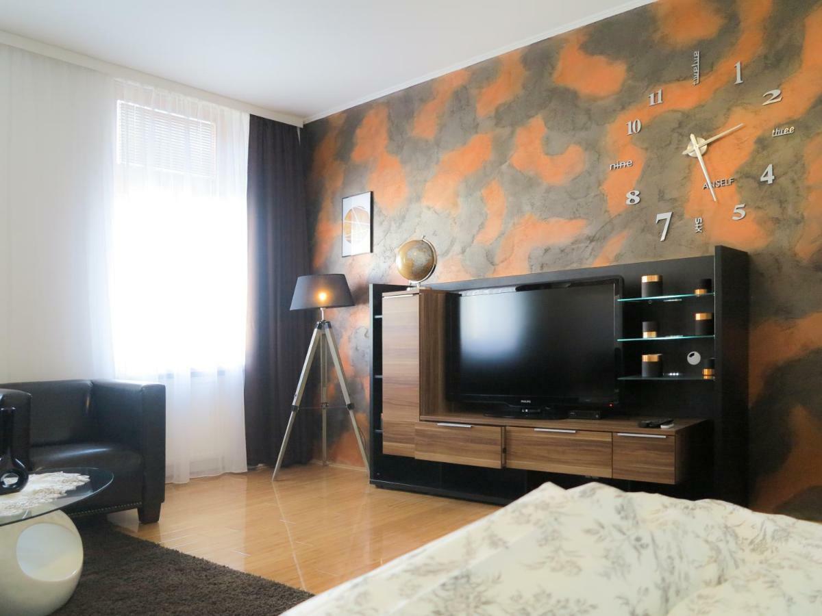 Elegant No.18 * Vienna