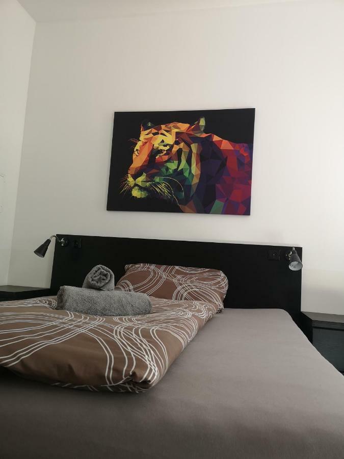 Apartment, Modern Und Neu Renoviert *