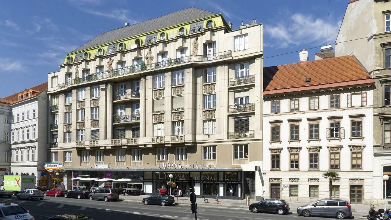 Cute Red Star Center Apartment *