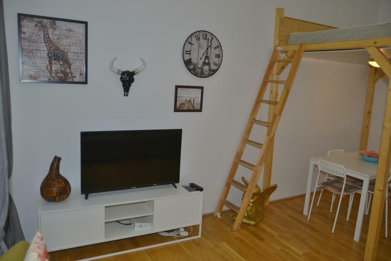 Demel Apartment *