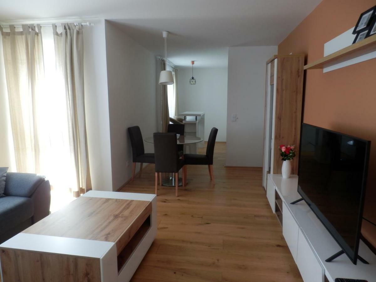 Spacious, Modern 1-bdrm Apt Near Vic & Austria Ctr Apartamento Viena
