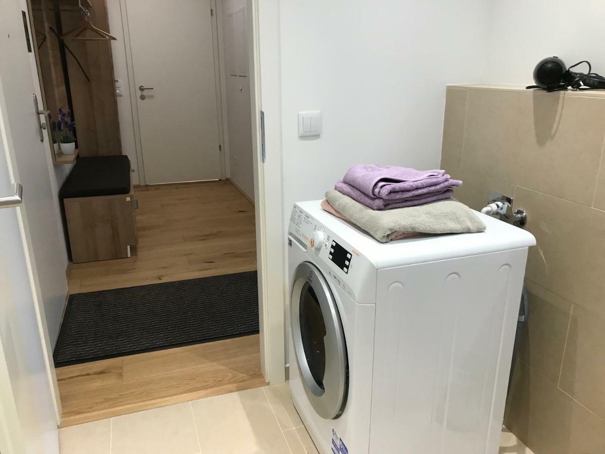 Spacious, Modern 1-bdrm Apt Near Vic & Austria Ctr * Viena