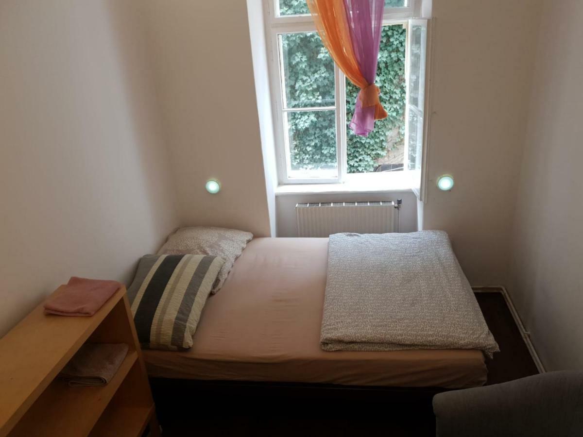 City Center Private With Shared Bathroom. Vienna