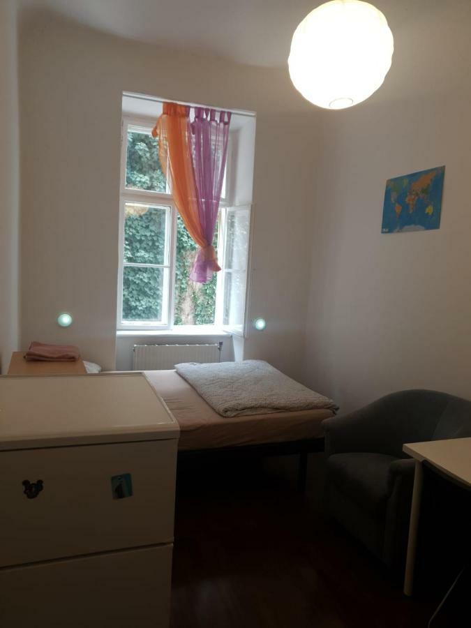 City Center Private With Shared Bathroom.