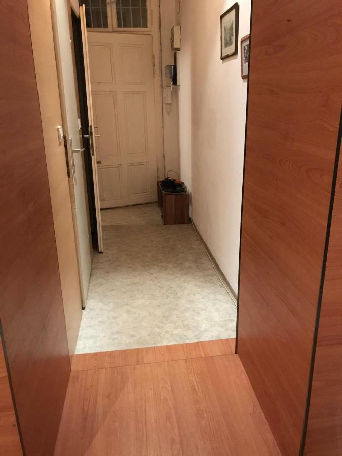 City Center Private With Shared Bathroom. Homestay