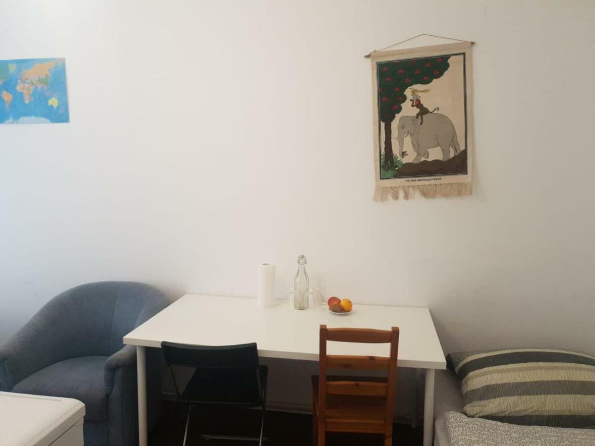 Homestay City Center Private With Shared Bathroom.