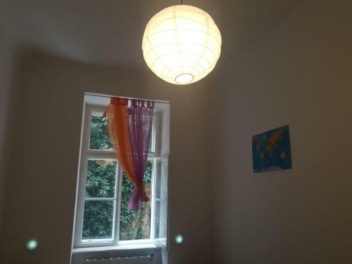 Homestay City Center Private With Shared Bathroom. *