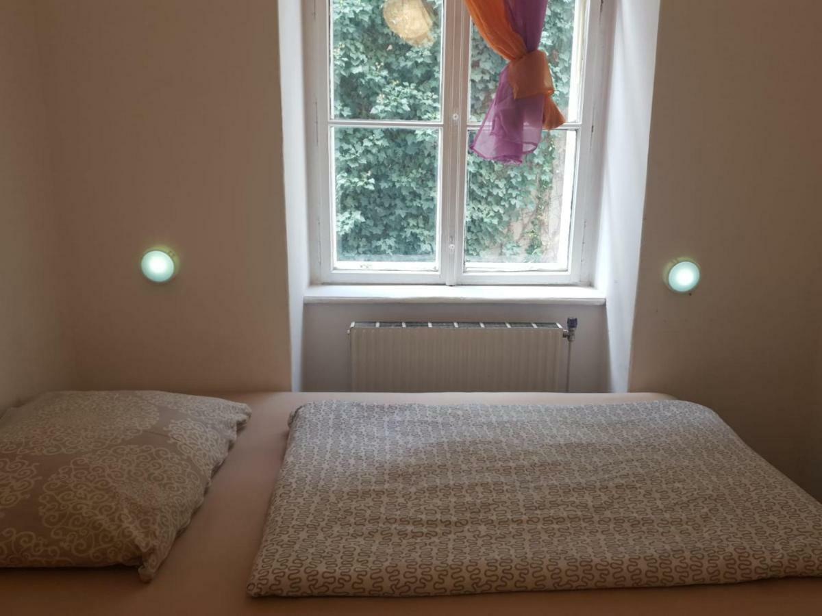 City Center Private With Shared Bathroom. * Vienna