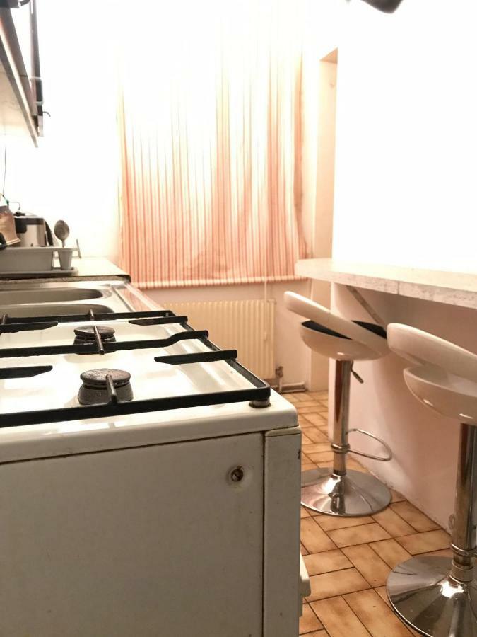 City Center Private With Shared Bathroom. Homestay *
