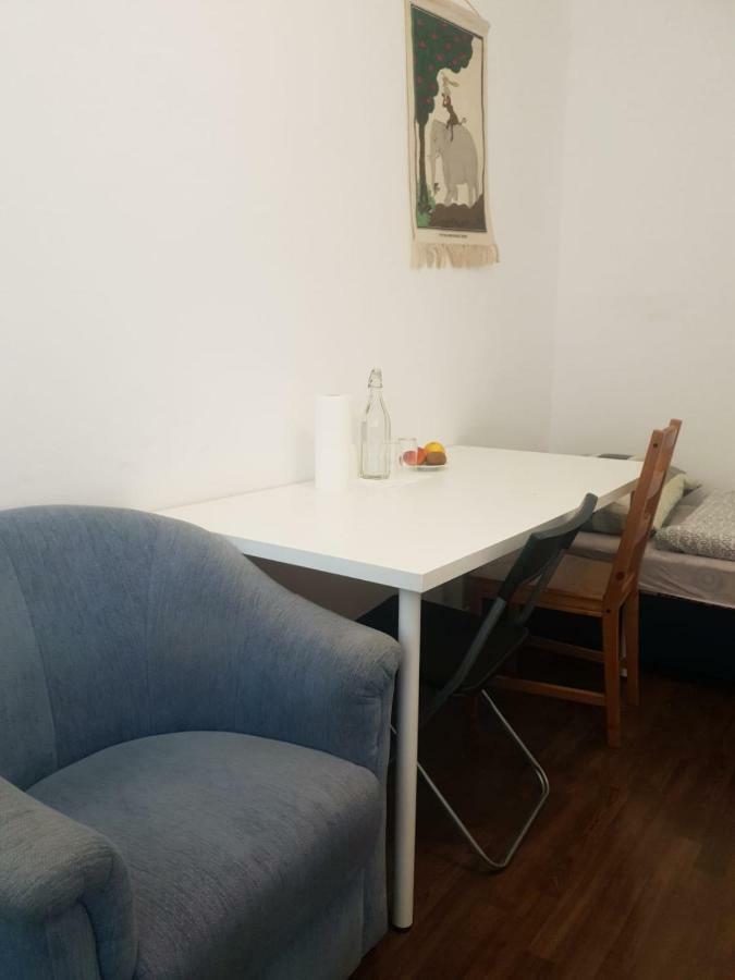 Homestay City Center Private With Shared Bathroom. *