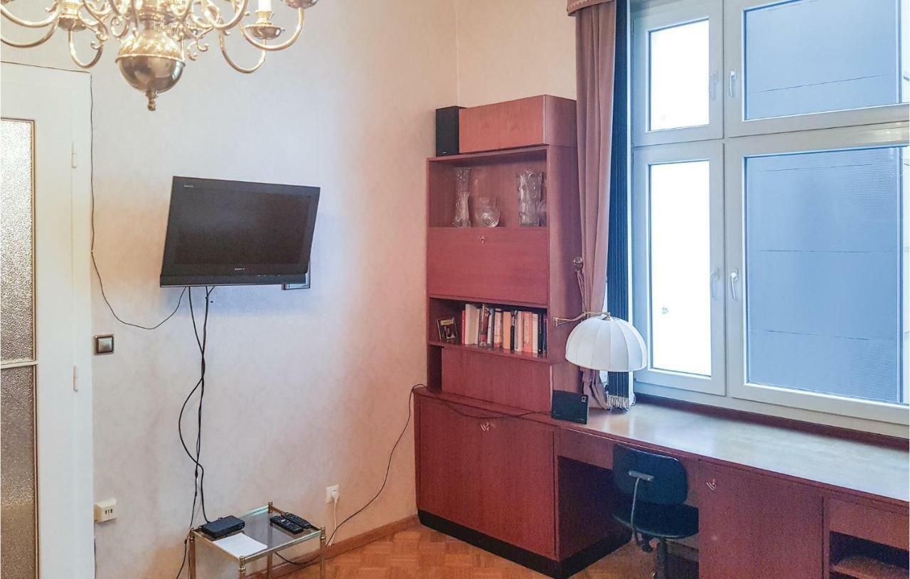 One-bedroom In Apartment