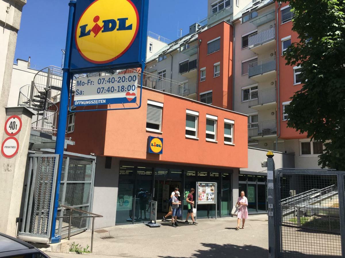 Zentral Direkt An U-bahn Station Apartment *