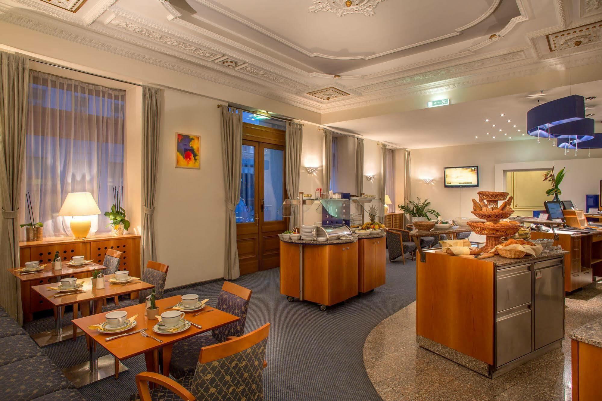 Starlight Salzgries 4*