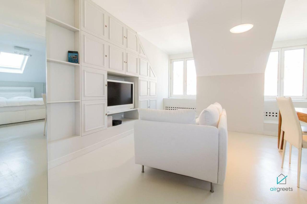 Modern, Minimalist In Apartment Vienna